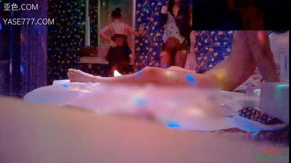 91校长-豪华会所和朋友一起爆操3个性感漂亮的黑丝高跟美女,淫歌艳舞诱惑,3个美女轮流换着操.国语淫荡对白!